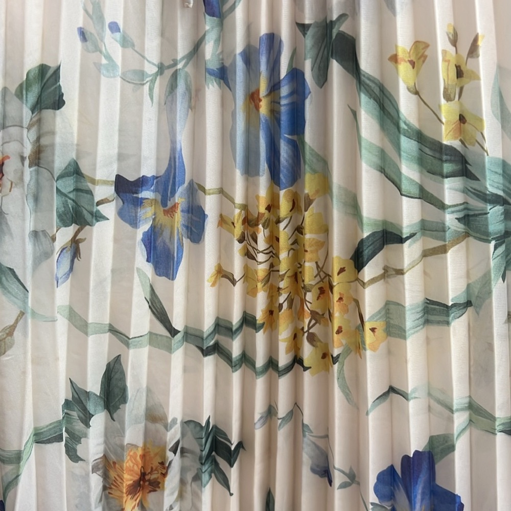 Astr Floral Maxi Dress in Cream and Blue - Picture 4 of 5